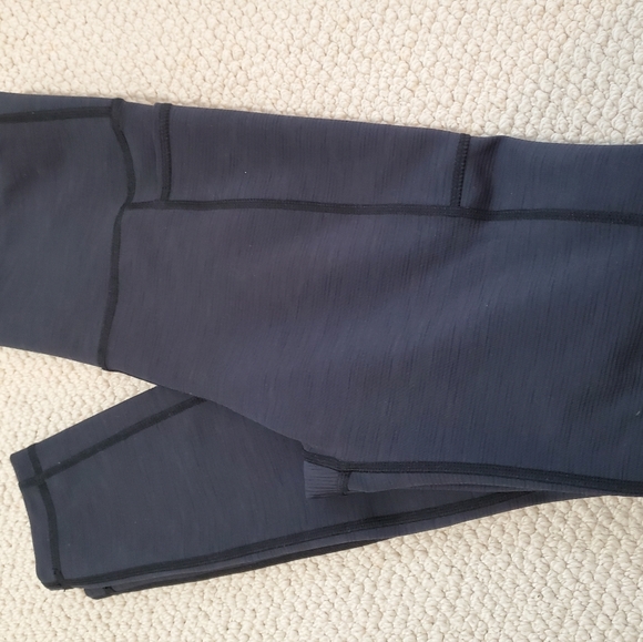 Sweaty Betty Super Sulpt High-Waisted 7/8 Yoga Leggings in Black Marl - Picture 4 of 7